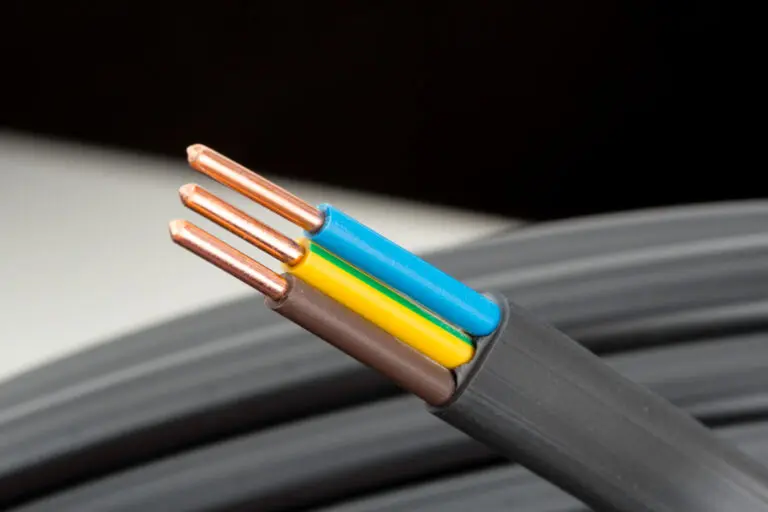 Cavi elettronici: Tipi, materiali, usi e specifiche tecniche